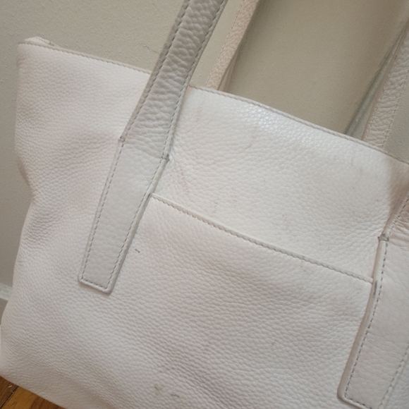 Tory Burch Meyer Plaque Pebbled Cream Leather Tote. Old Money Quiet Luxury. - Picture 3 of 13